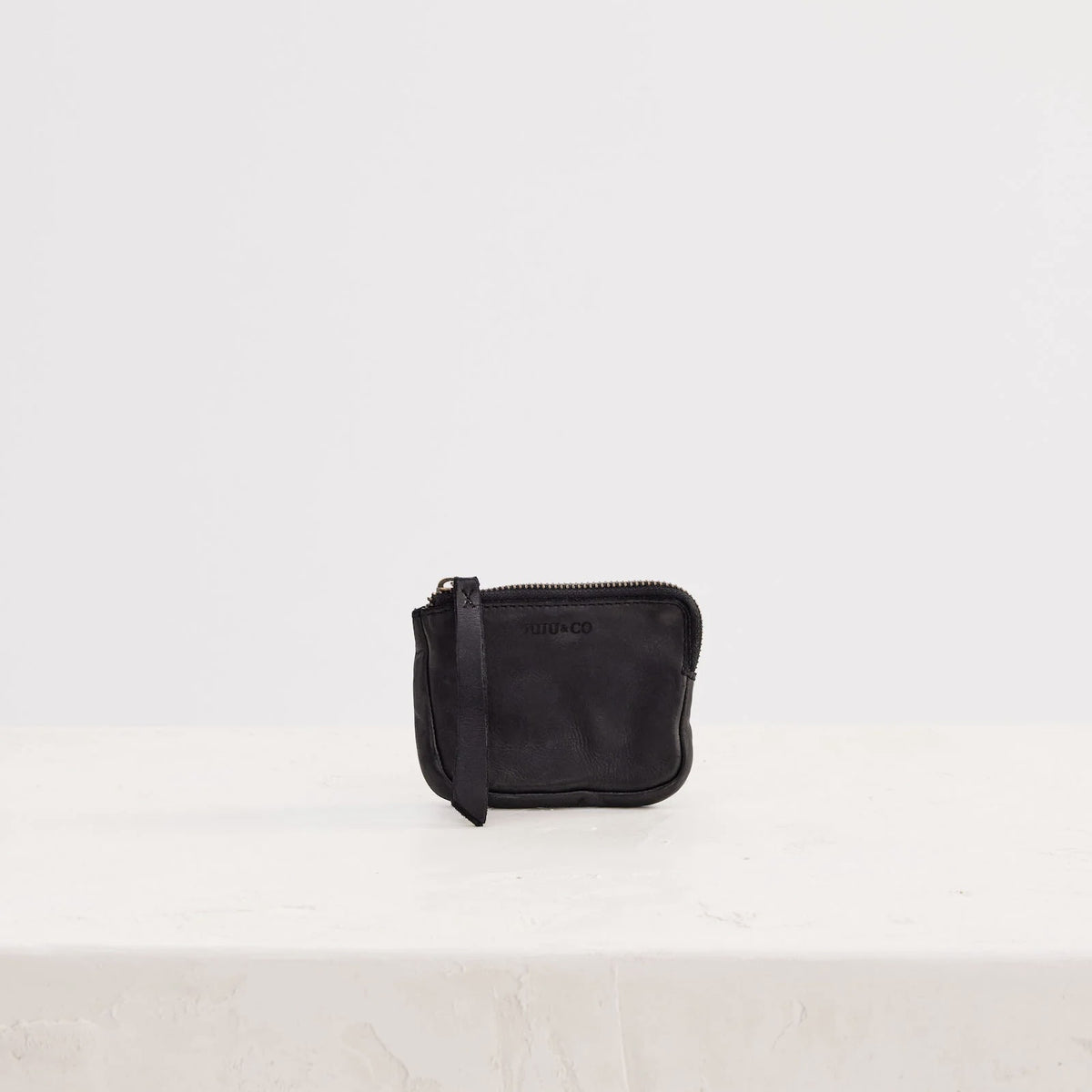Compact Pouch | Black– Relax & Entertain